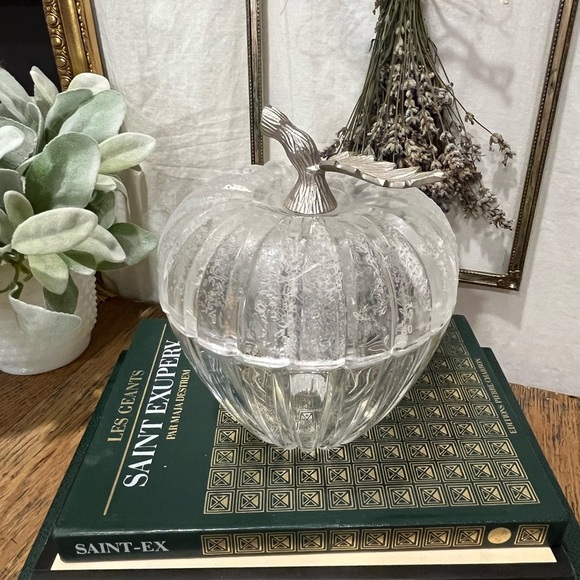 🤍Crystal Apple Candy Dish with Frosted Lid - Picture 5 of 11